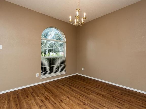 5th image of 1084 Harriman Dr