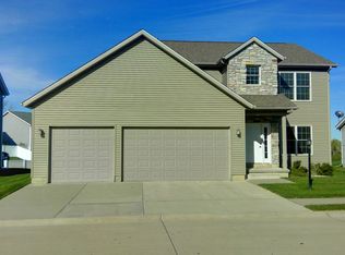 21 Hidden Valley Cir, Davenport, IA 52804