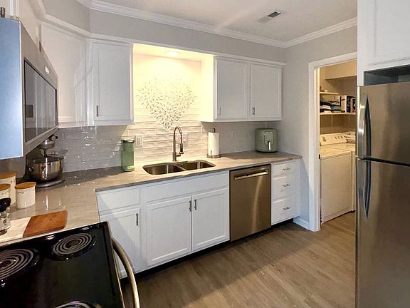 3rd image of 799 Clareridge Ln