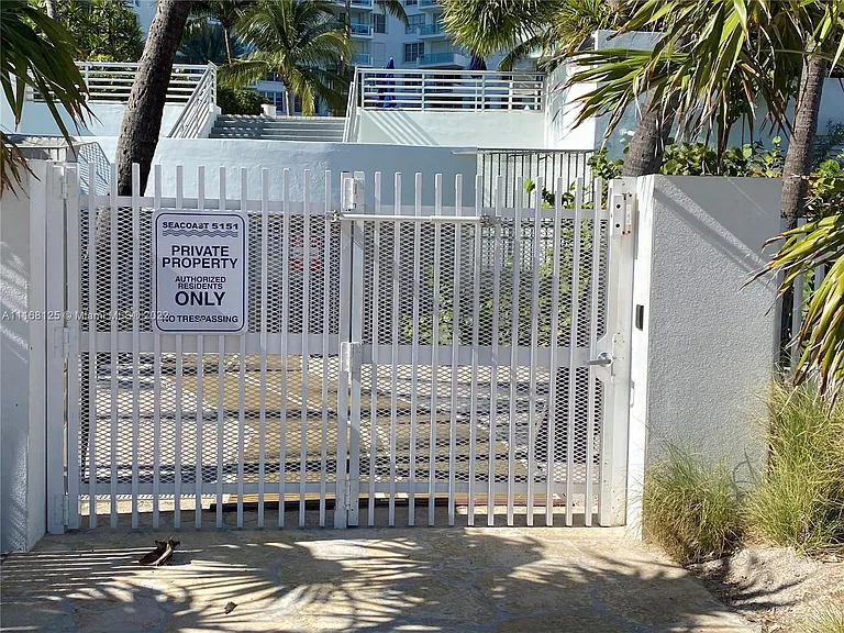 5161 Collins Ave #914 — Photo 35