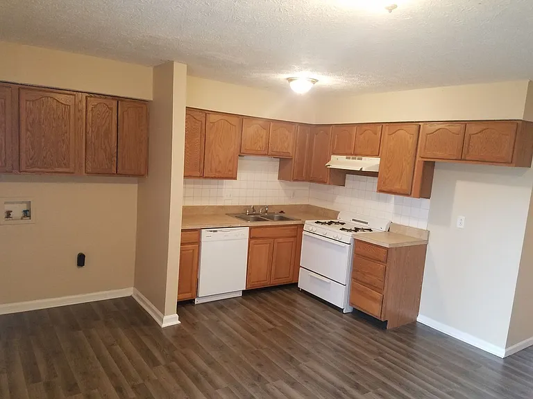 601 Wooddale Ter — Photo 8