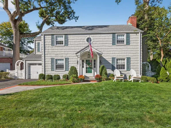 53 Eakins Road, Manhasset, NY 11030