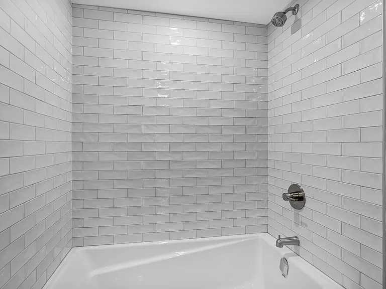 887 Somerset St W — Photo 42