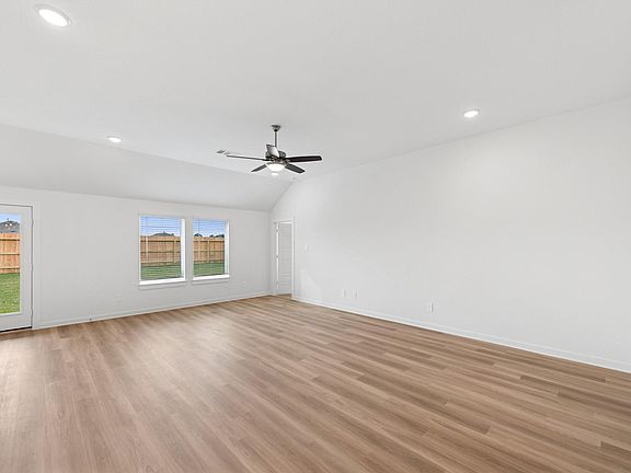 3rd image of 982 Garden Path Dr