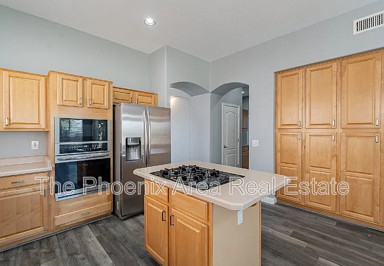 231 S Beverly St — Photo 11