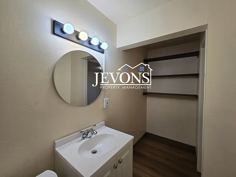 301 S 2nd St #12 — Photo 9