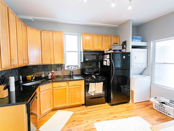 5th image of 2611 W Cortland St APT 1