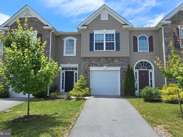 34 Polygon Pl, Falling Waters, WV 25419