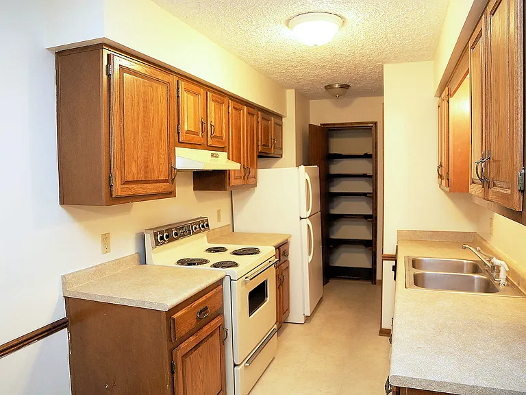 1393 Compton Ct 2bed/1bath LOFT