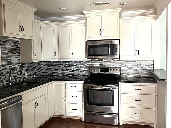 4th image of 815 E Humphreys St