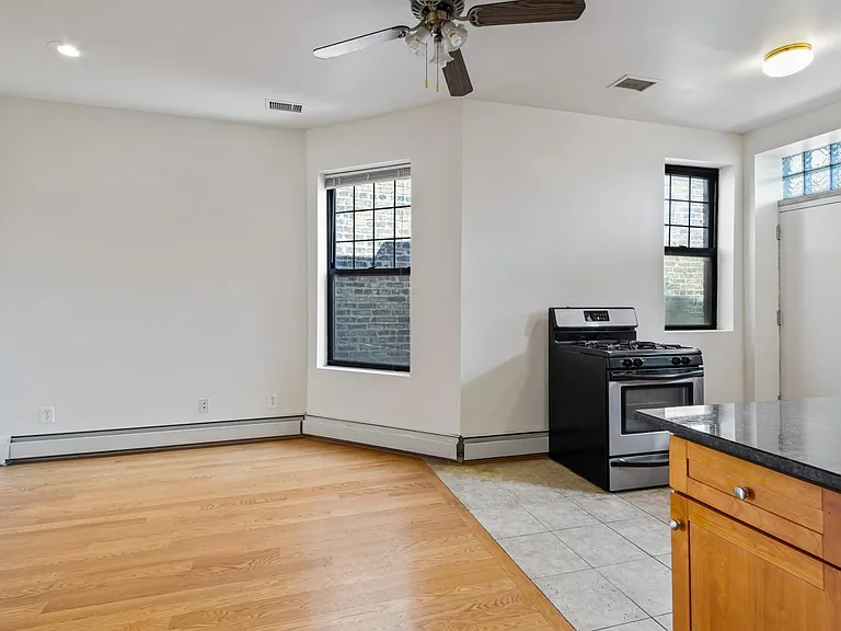 1435 E 53rd St #3E — Photo 9