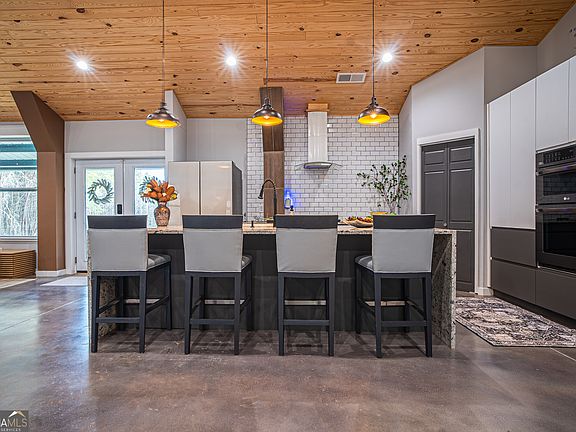 4th image of 26 Plantation Rd NW