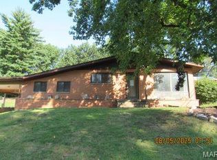 1202 Rock Springs Dr, Alton, IL 62002