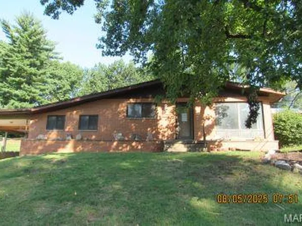 1202 Rock Springs Dr, Alton, IL 62002