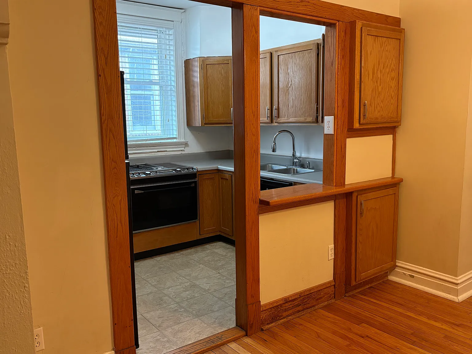 7222 Forsyth Blvd — Photo 4