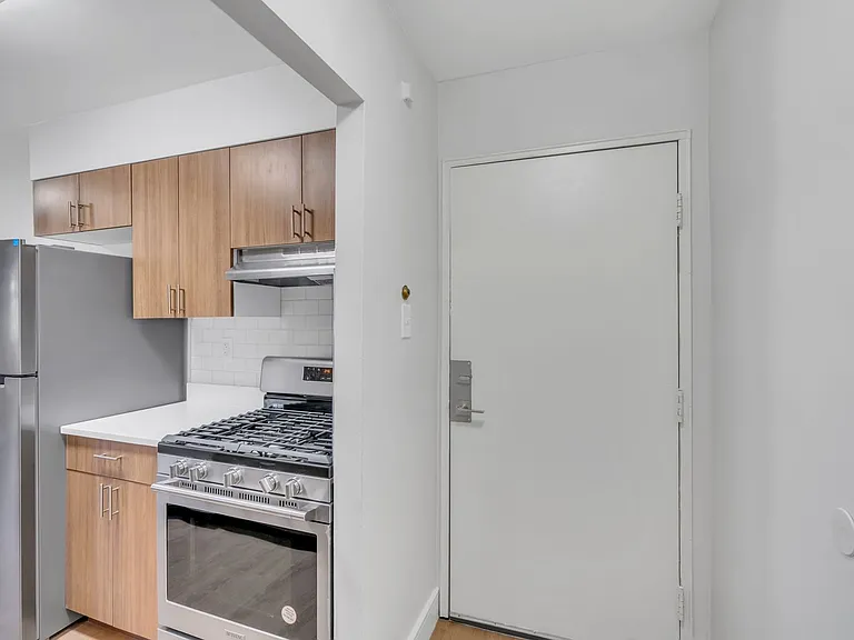 Lancaster Court Apartments — Photo 5
