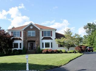 2 Leprechaun Dr, Millington, NJ 07946