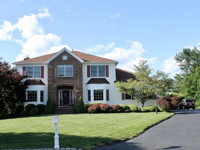 2 Leprechaun Dr, Millington, NJ, 07946