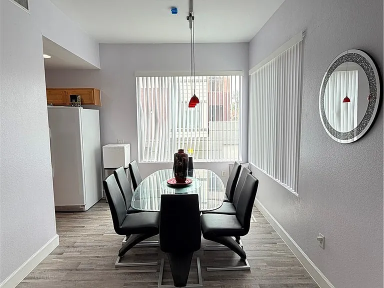 87 E Agate Ave #202 — Photo 8