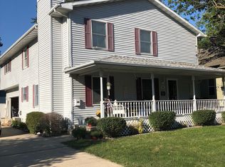 823 E Adams St, CLINTON, IL 61727