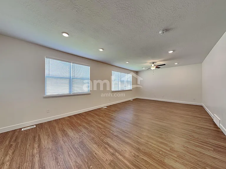 2401 E Wild Horse Way — Photo 6