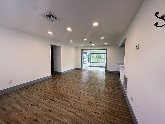 5th image of 1737 Carlisle St