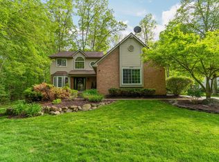 7824 Turnberry Dr, Whitmore Lake, MI 48189