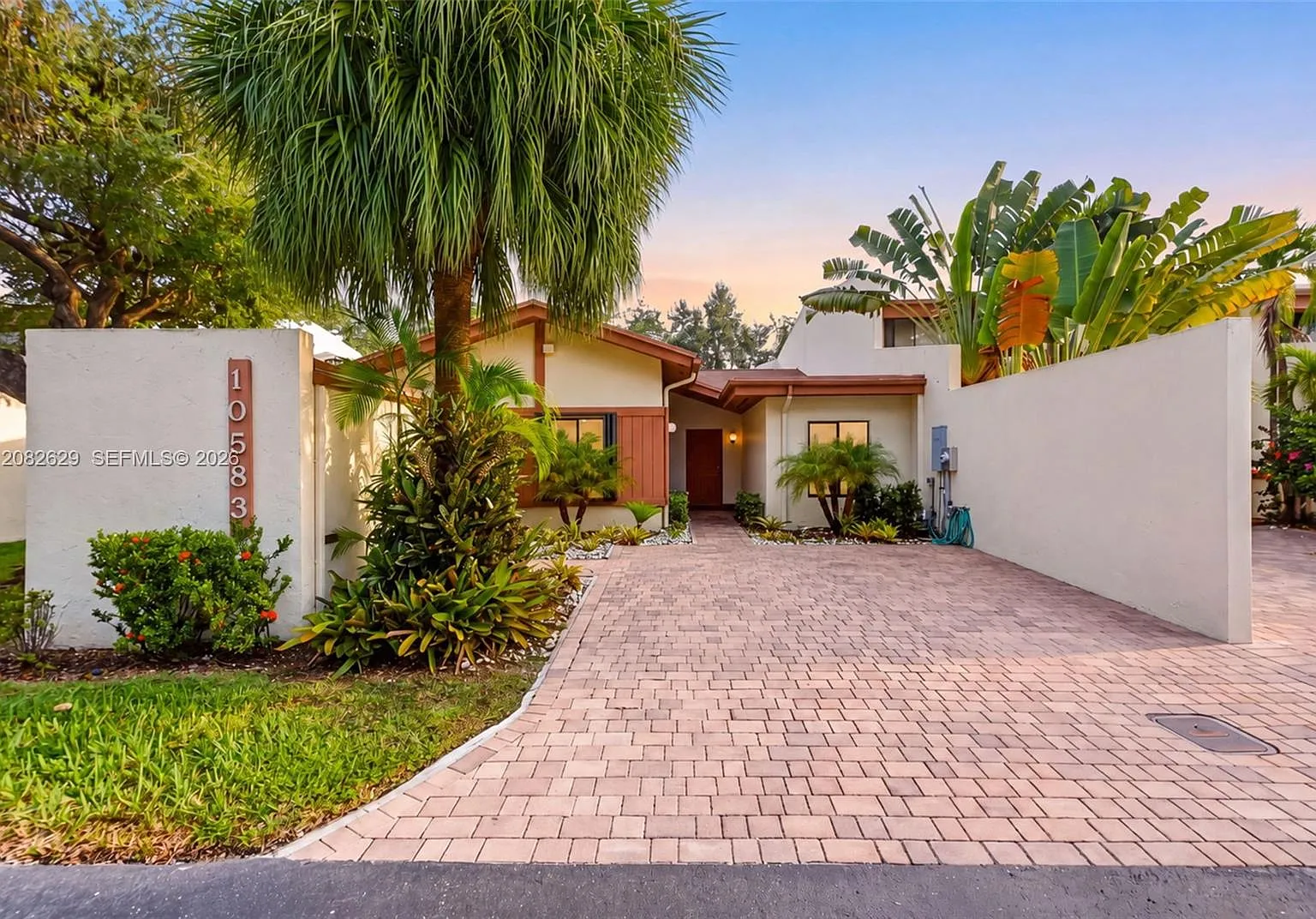 Sunset Kendall Villas Rep — Photo 1