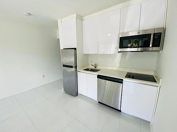 4th image of 805 15th St #102