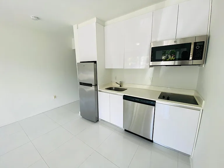 803 15th St #102 — Photo 3