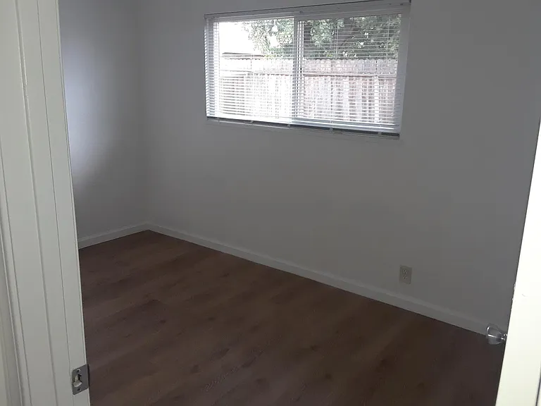 36730 Ruschin Dr — Photo 11