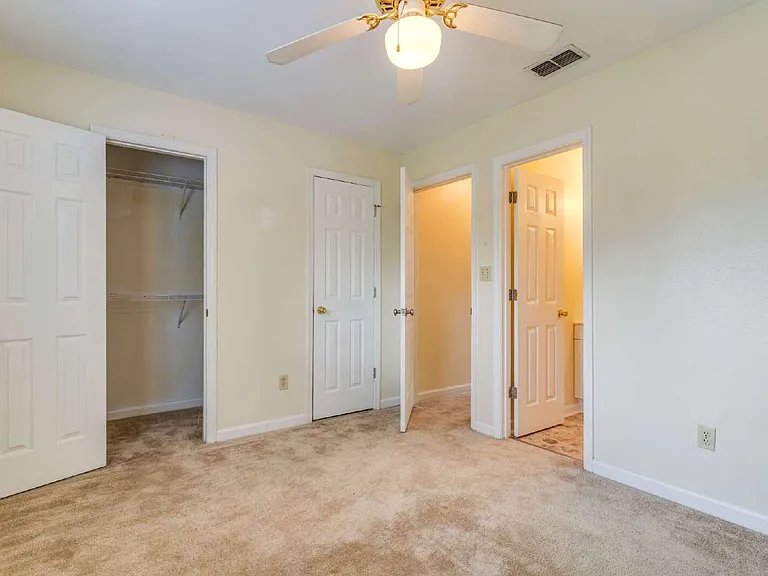 840 W Georgia St #B — Photo 17
