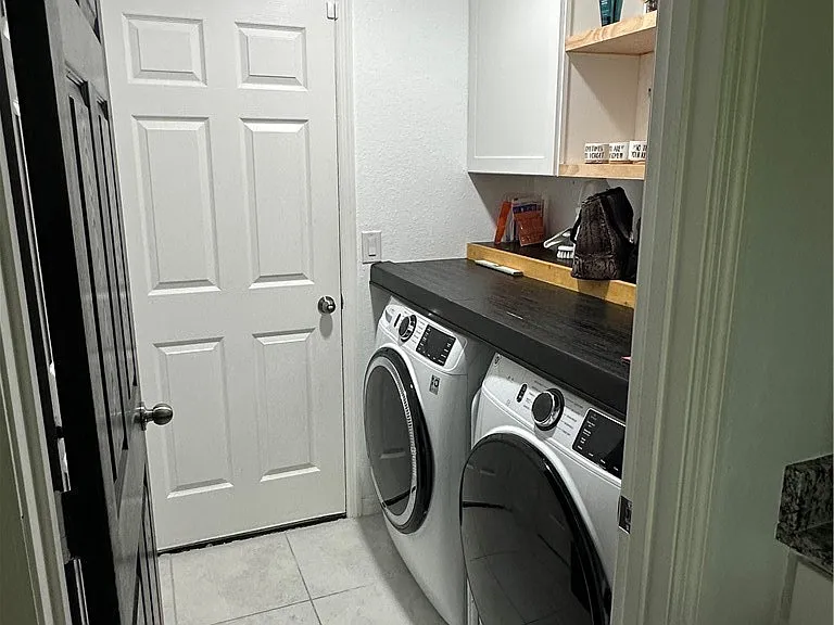 1912 NE 2nd Pl — Photo 11