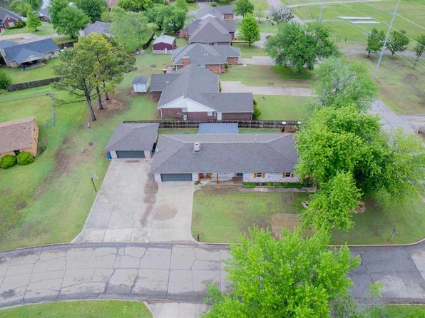 920 S Crestview Dr, Cushing, OK 74023