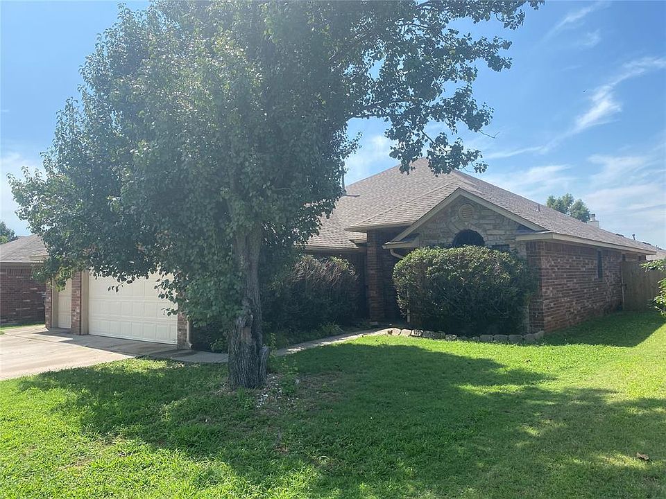 1st image of 2216 SW 136th Pl