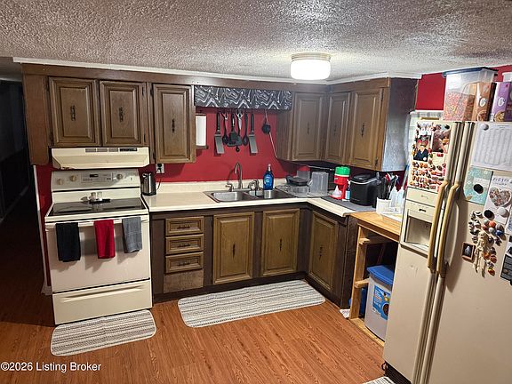 4th image of 310 Carlisle St