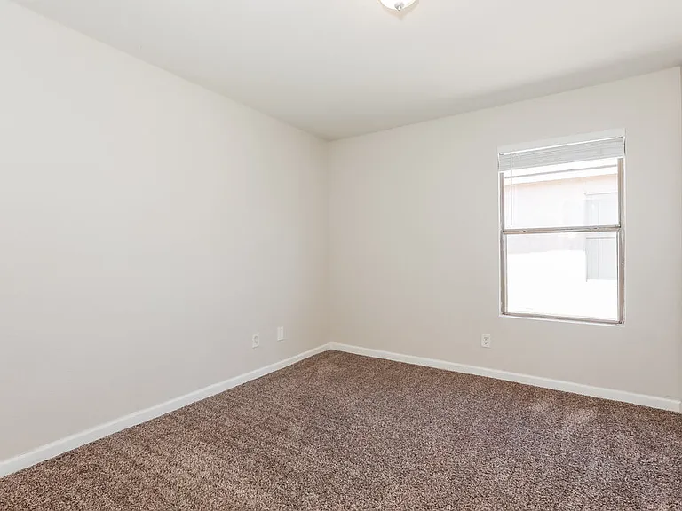 1074 E Silversmith Trl — Photo 12