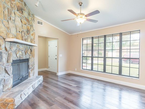 4th image of 6022 Cranberry Ln E