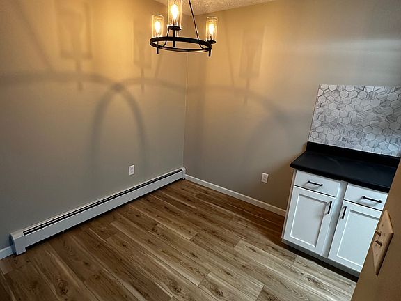 3rd image of 517 Hawley St #2