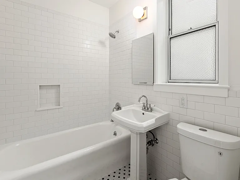 3260 Gough St #305 — Photo 11