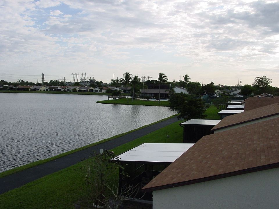 lake view fr living rm 