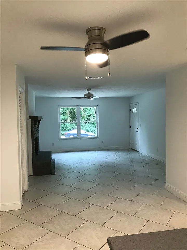 2 bed, 1000 sqft, $1,250 — Photo 3