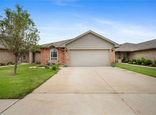 3021 Sahoma Trl, Yukon, OK 73099