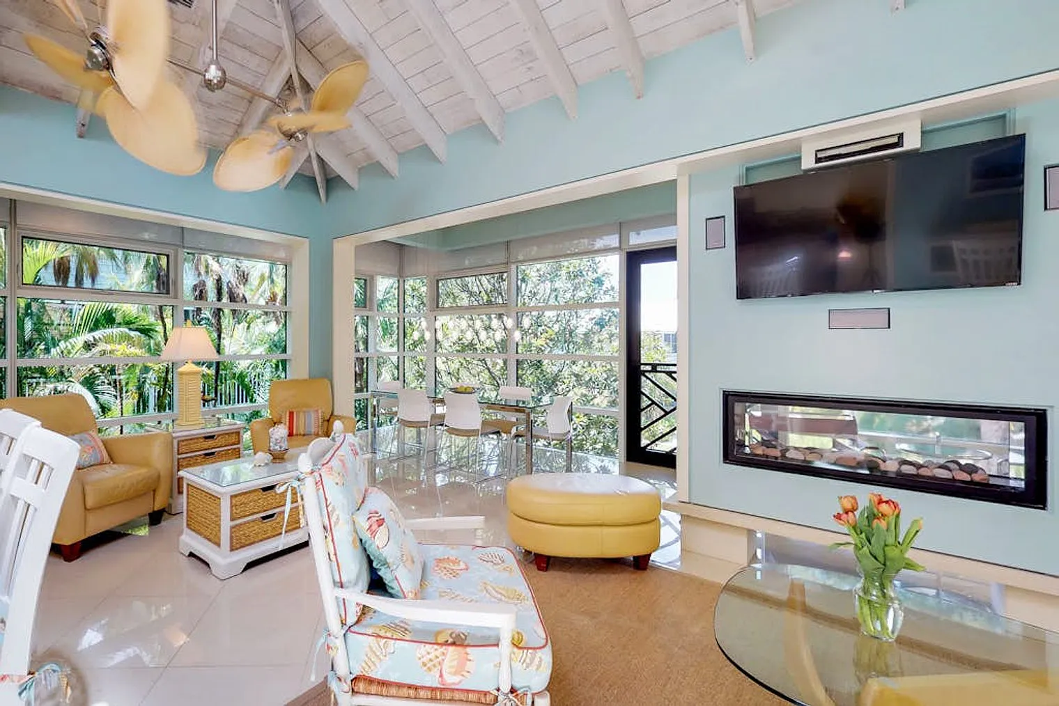 3 bed, 3.0 bath, 2098 sqft, $6,304 — Photo 1