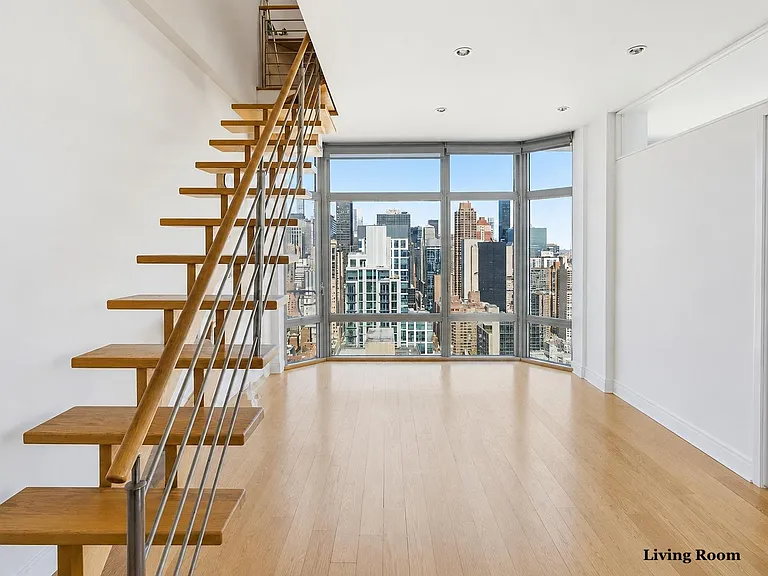 200 E 32nd St #35E — Photo 3