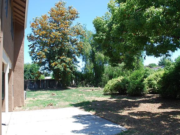 4th image of 3614 Burton Dr