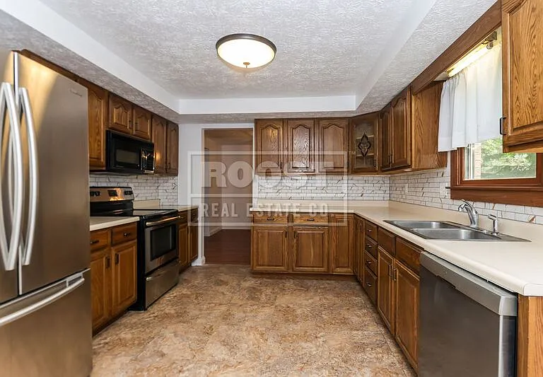 2600 Brookdale Dr — Photo 4