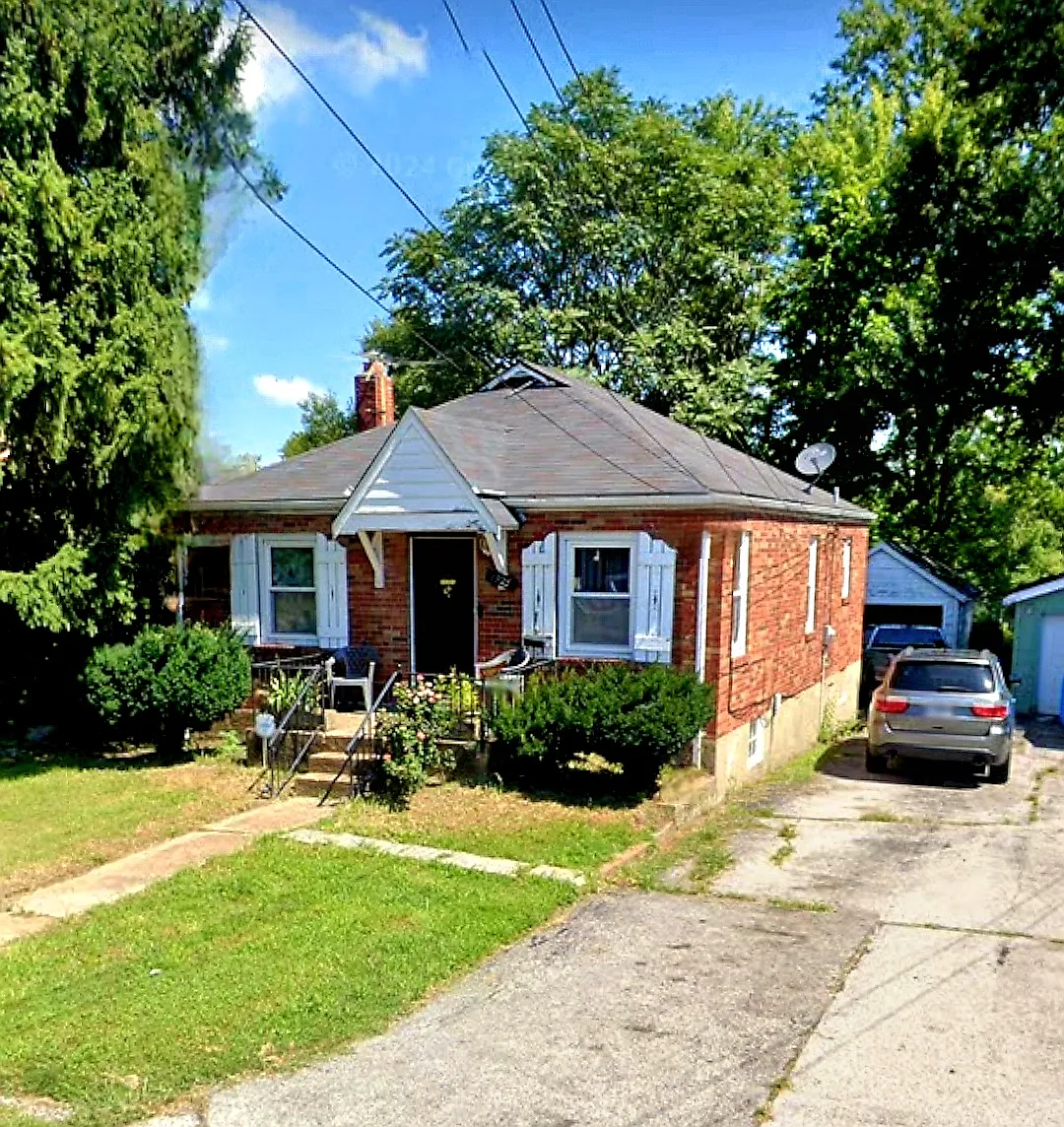 3 bed, 936 sqft, $1,300 — Photo 1