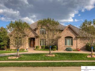 18413 Poppleton Cir, Omaha, NE 68130