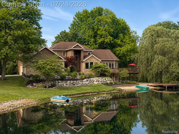 2547 S Shore Dr, Flushing, MI 48433